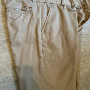 Men’s Greg Norman golf shorts size 33.